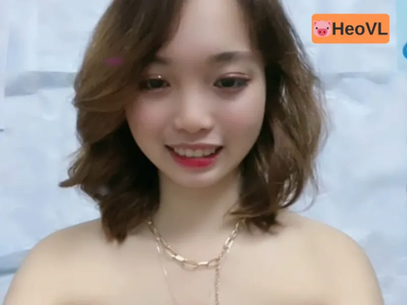 Học sinh nữ cấp 3 quay cận cảnh cái lồn to hồng hào