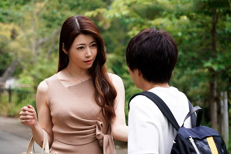 Phang mẹ của bạn thân trong chuyến về quê 3 ngày